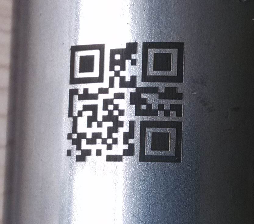 上海热欧半导体激光打标机金属管上二维码标记效果